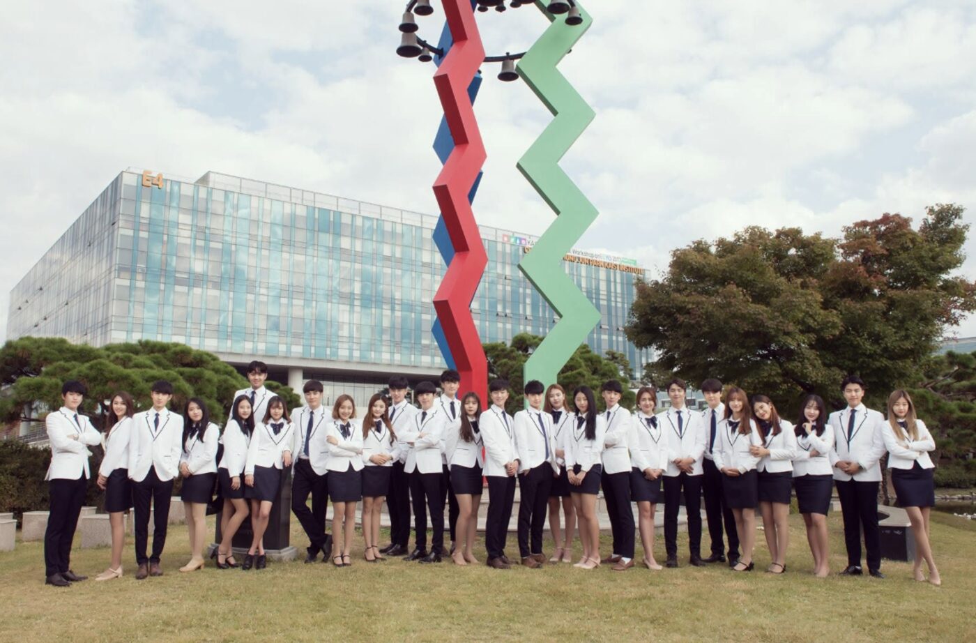 KAIST 캠퍼스에서 촬영한 카이누리 멘토단 단체 사진